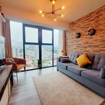 Cosmopolitan Apt 1407, 5 Star Facilities, 15M Sjo Airport, Parking, Pool, Gym 聖荷西 外观 照片